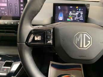 MG MG4 64kWh SE Long Range Auto 5dr