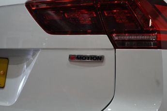 Volkswagen Tiguan 2.0 TDI R-Line DSG 4Motion Euro 6 (s/s) 5dr