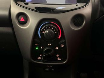 Toyota AYGO 1.0 VVT-i x-play Hatchback 5dr Petrol Manual Euro 6 (s/s) (71 ps
