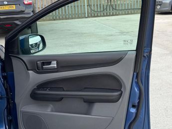 Ford Focus 1.6 Style 5dr
