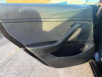 Tesla Model 3 Standard Range Plus Auto RWD 4dr