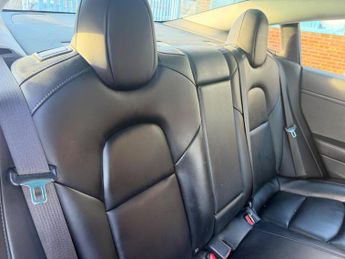 Tesla Model 3 Standard Range Plus Auto RWD 4dr
