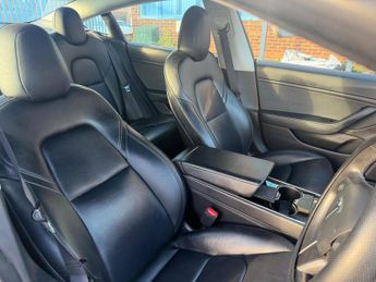 Tesla Model 3 Standard Range Plus Auto RWD 4dr