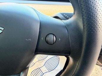 Tesla Model 3 Standard Range Plus Auto RWD 4dr