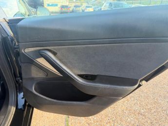 Tesla Model 3 Standard Range Plus Auto RWD 4dr
