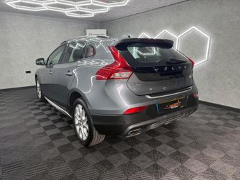 Volvo V40 Cross Country 2.0 D3 Pro Auto Euro 6 (s/s) 5dr