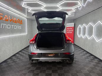 Volvo V40 Cross Country 2.0 D3 Pro Auto Euro 6 (s/s) 5dr