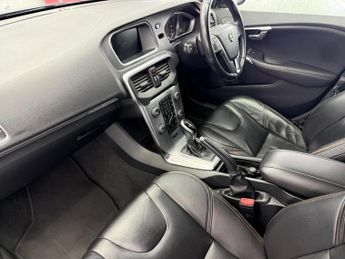 Volvo V40 Cross Country 2.0 D3 Pro Auto Euro 6 (s/s) 5dr