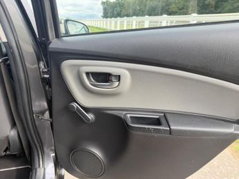 Toyota Yaris 1.5 VVT-h Icon E-CVT Euro 6 (s/s) 5dr