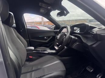 Peugeot E-2008 50kWh Allure Premium + Auto 5dr (7kW Charger)