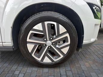 Hyundai Kona 64kWh Premium SUV 5dr Electric Auto (10.5kW Charger) (204 ps)