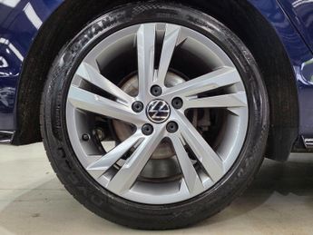 Volkswagen Golf 1.5 eTSI MHEV R-Line DSG Euro 6 (s/s) 5dr