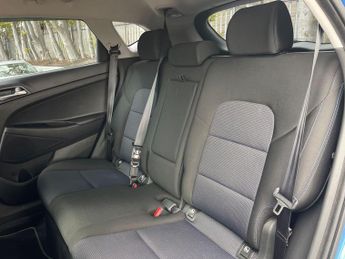 Hyundai TUCSON 2.0 CRDi SE Nav Auto 4WD Euro 6 5dr