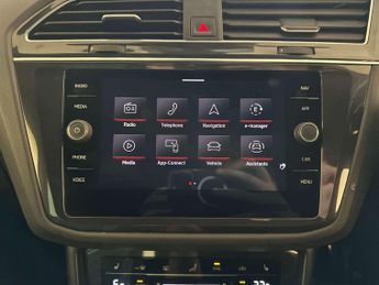 Volkswagen Tiguan 1.4 TSI 13kWh R-Line SUV 5dr Petrol Plug-in Hybrid DSG Euro 6 (s
