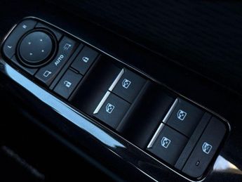 Toyota Urban Cruiser 61kWh Design SUV 5dr Electric Auto (174 ps)