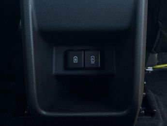 Toyota Urban Cruiser 61kWh Design SUV 5dr Electric Auto (174 ps)