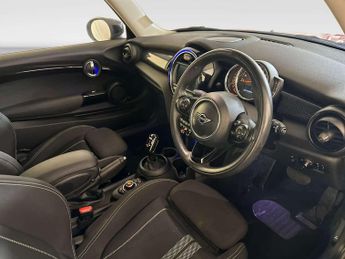 MINI Hatch 2.0 Cooper S Classic Hatchback 3dr Petrol Steptronic Euro 6 (s/s