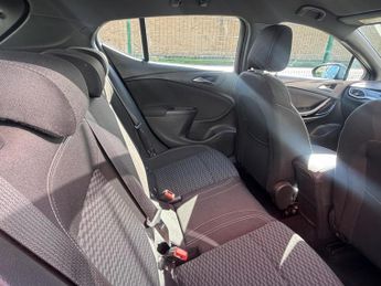 Vauxhall Astra 1.4i Turbo SRi Nav Auto Euro 6 (s/s) 5dr