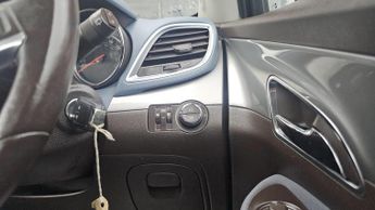Vauxhall Mokka 1.7 CDTi Exclusiv 2WD Euro 5 (s/s) 5dr