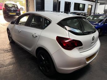 Vauxhall Astra 1.6 16v SRi Euro 5 5dr