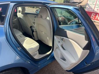 Volvo V40 1.6 T4 SE Hatchback 5dr Petrol Powershift Euro 5 (s/s) (180 ps)