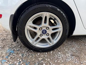 Ford Fiesta 1.0T EcoBoost Zetec Euro 5 (s/s) 5dr