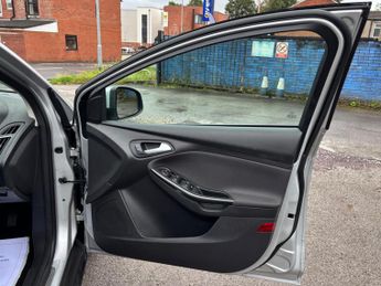 Ford Focus 1.0T EcoBoost Titanium Auto Euro 6 (s/s) 5dr