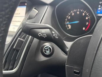 Ford Focus 1.0T EcoBoost Titanium Auto Euro 6 (s/s) 5dr
