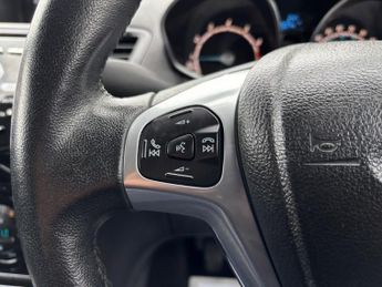 Ford Fiesta 1.0T EcoBoost Titanium Euro 5 (s/s) 5dr
