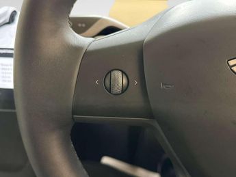Tesla Model Y (Dual Motor) Long Range SUV 5dr Electric Auto 4WDE (384 bhp)