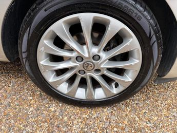 Vauxhall Corsa 1.4i ecoTEC SE Nav Hatchback 5dr Petrol Auto Euro 6 (90 ps)