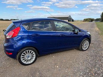 Ford Fiesta 1.0T EcoBoost Titanium Hatchback 5dr Petrol Powershift Euro 5 (1