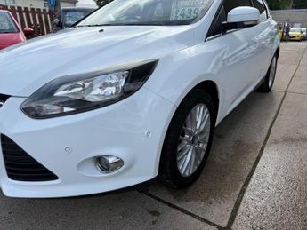 Ford Focus 1.0T EcoBoost Zetec Navigator Euro 5 (s/s) 5dr