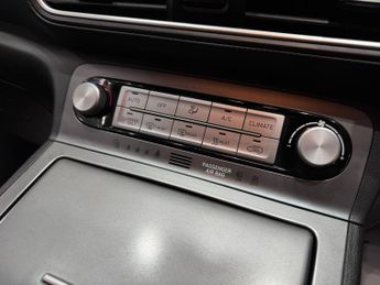 Hyundai KONA 64kWh Premium SE Auto 5dr (7kW Charger)