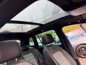 Volkswagen Tiguan 1.5 TSI EVO R-Line Tech DSG Euro 6 (s/s) 5dr