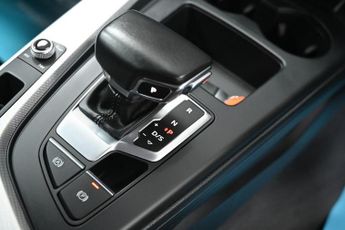 AUDI A4 2.0 TDI 35 Technik Saloon 4dr Diesel S Tronic Euro 6 (s/s) (163 