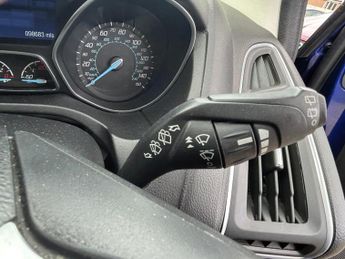 Ford Focus 1.0T EcoBoost Titanium Navigator Euro 5 (s/s) 5dr