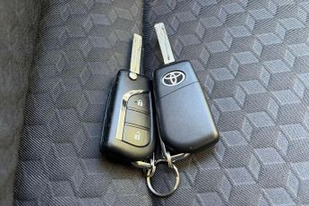 Toyota Yaris 1.5 VVT-h Icon E-CVT Euro 6 (s/s) 5dr