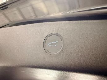 Tesla Model 3 (Dual Motor) Long Range Auto 4WDE 4dr