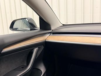 Tesla Model 3 (Dual Motor) Long Range Auto 4WDE 4dr