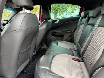 Alfa Romeo Giulietta 2.0 JTDM-2 Exclusive Euro 5 (s/s) 5dr