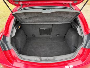 Alfa Romeo Giulietta 2.0 JTDM-2 Exclusive Euro 5 (s/s) 5dr