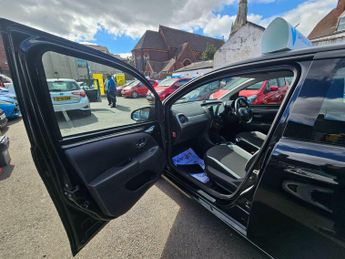 Toyota AYGO 1.0 VVT-i x-play Hatchback 5dr Petrol x-shift Euro 6 (68 ps)