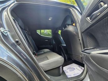 Toyota C-HR 1.8 VVT-h Icon SUV 5dr Petrol Hybrid CVT Euro 6 (s/s) (122 ps)