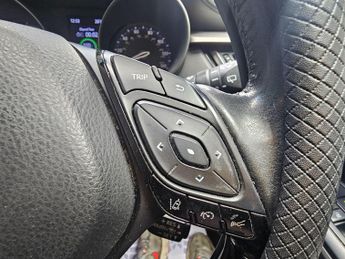 Toyota C-HR 1.8 VVT-h Icon SUV 5dr Petrol Hybrid CVT Euro 6 (s/s) (122 ps)