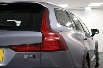 Volvo V60 Cross Country 2.0 B4 MHEV Auto AWD Euro 6 (s/s) 5dr