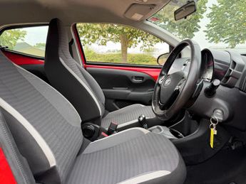 Toyota AYGO 1.0 VVT-i x-play x-shift Euro 6 5dr