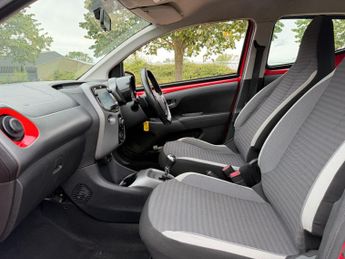 Toyota AYGO 1.0 VVT-i x-play x-shift Euro 6 5dr