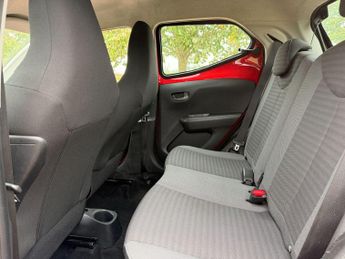 Toyota AYGO 1.0 VVT-i x-play x-shift Euro 6 5dr