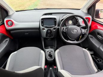 Toyota AYGO 1.0 VVT-i x-play x-shift Euro 6 5dr